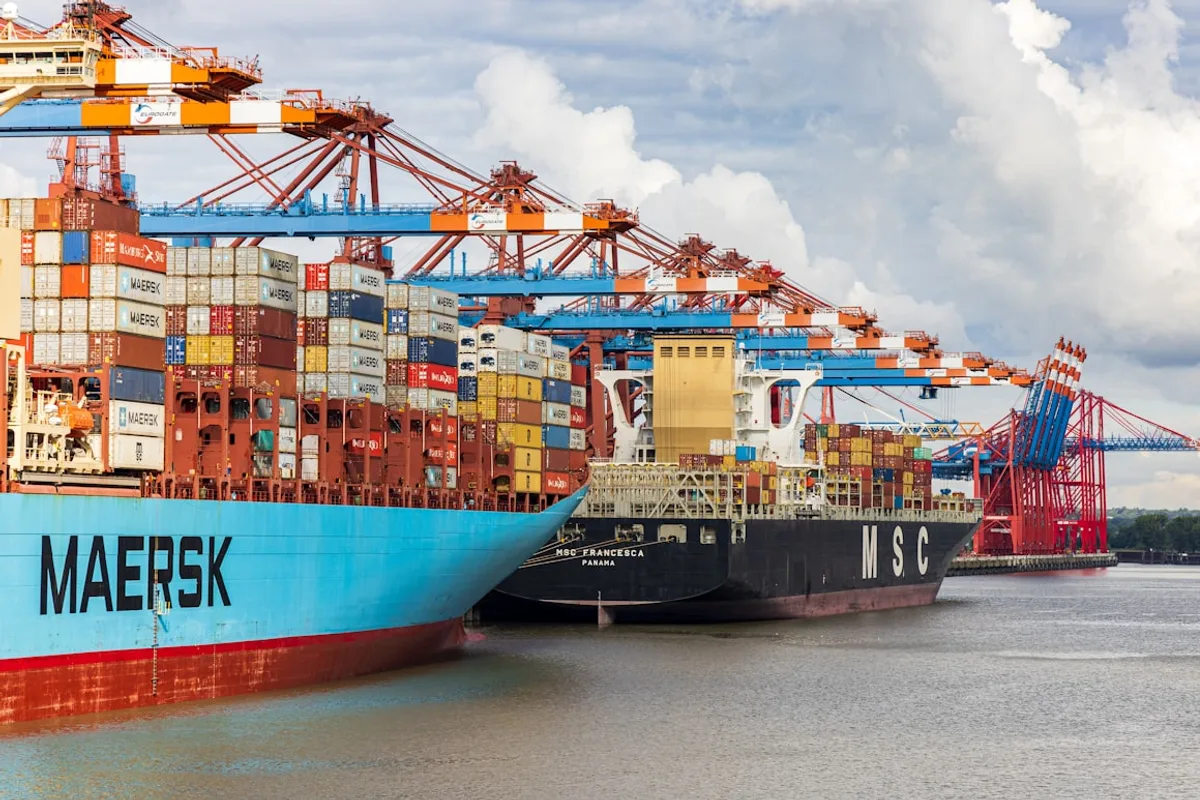 สงครามการค้าและภูมิรัฐศาสตร์ปี 2026: ผลกระทบต่อเบี้ยประกันภัย Marine Cargo และวิธีรับมือสำหรับผู้ส่งออก